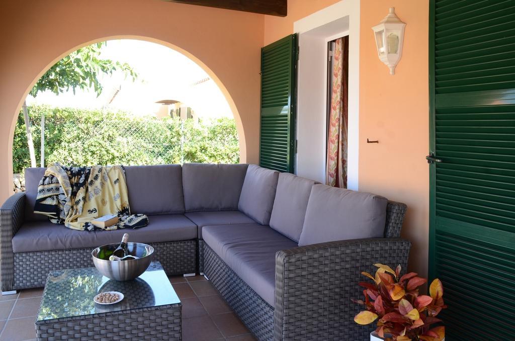 Villas Las Golondrinas Cala'N Bosch  Exterior foto