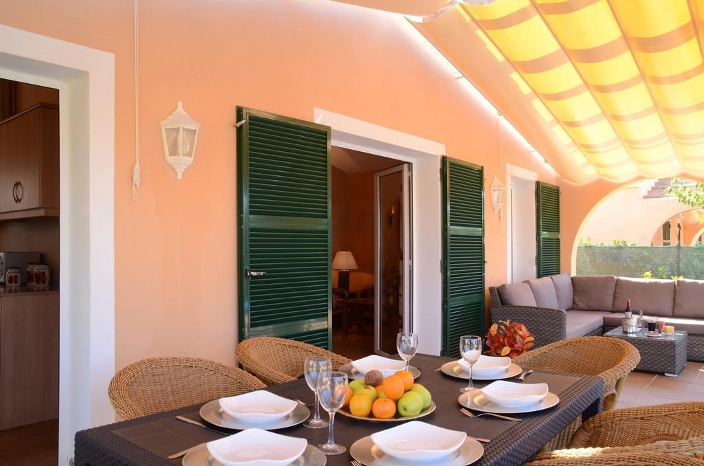 Villas Las Golondrinas Cala'N Bosch  Habitación foto